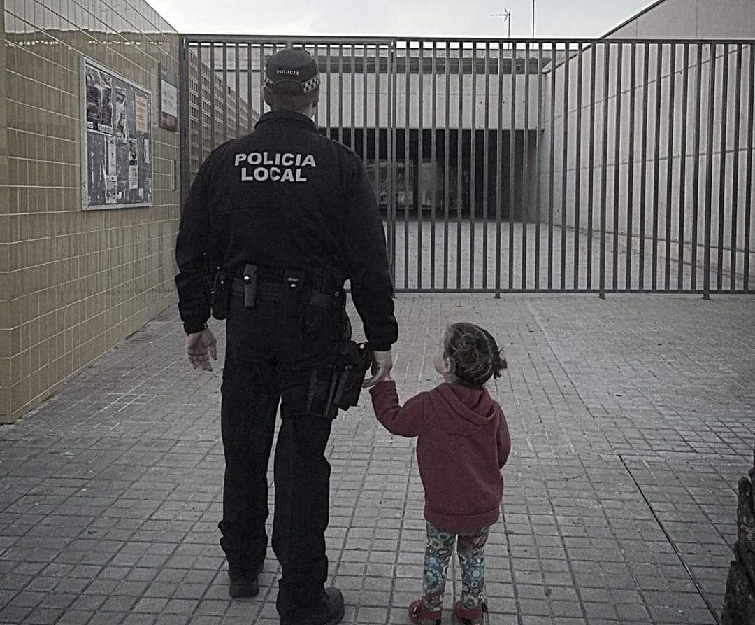 La Policía Local de Canet d'en Berenguer crea la figura del 'agente tutor' La Policía Local de Canet d'en Berenguer crea la figura del 'agente tutor'