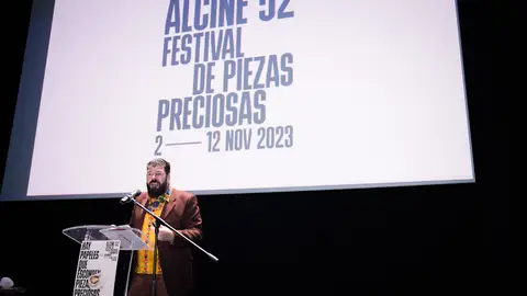 La edición 52 de ALCINE se celebrará del 2 al 12 de noviembre y contará con novedades en sus certámenes y actividades Pedro Toro, director artístico de ALCINE en la presentación de la edición número 52 del festival