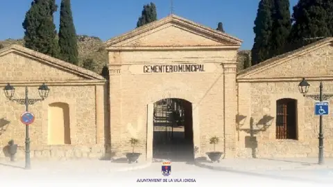 La Vila amplía el servicio de autobús al cementerio La Vila amplía el servicio de autobús al cementerio