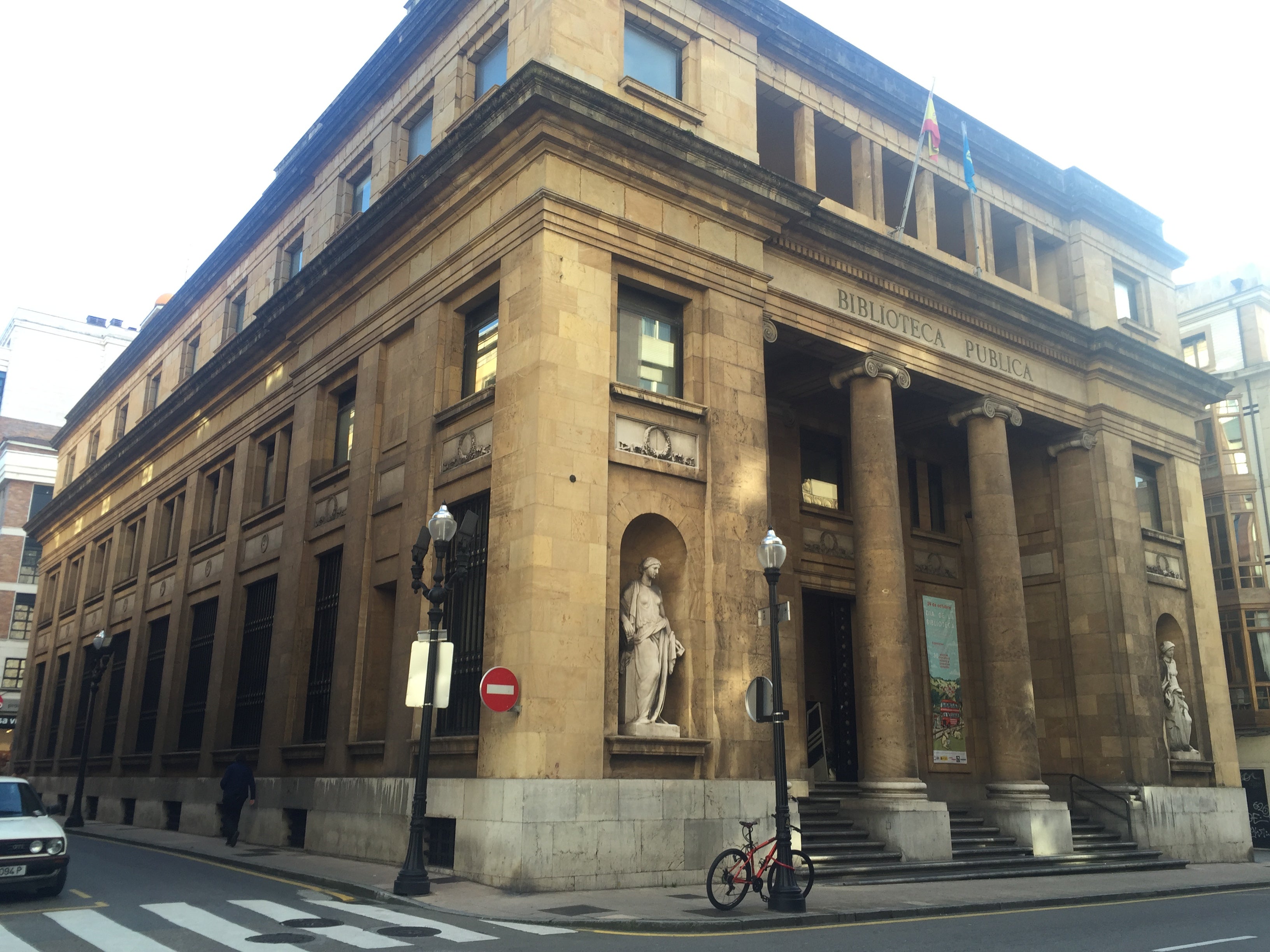 ¿Cuándo fue la última vez que visitaste una biblioteca de Gijón? ¿Cuándo fue la última vez que visitaste una biblioteca de Gijón?