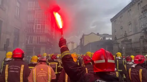 Imagen de la protesta de los bombero comarcales en Ourense. Europa Press Bomberos Galicia