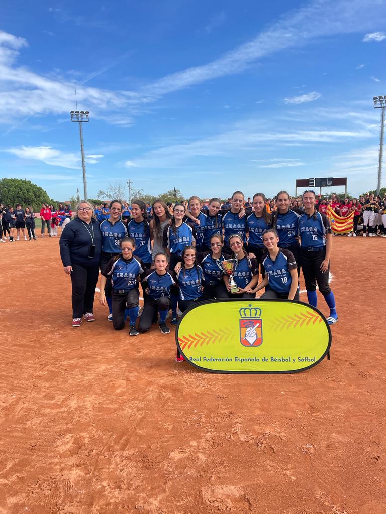 Arantxa Ibero, Presidenta: "Para Izaga ha sido una proeza mantener la categoría en Sóftbol" Arantxa Ibero, Presidenta: "Para Izaga ha sido una proeza mantener la categoría en Sóftbol"