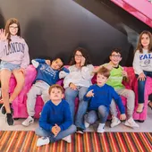 Los niños de Afannes y Koker, juntos en un desfile benéfico Los niños de Afannes y Koker, juntos en un desfile benéfico
