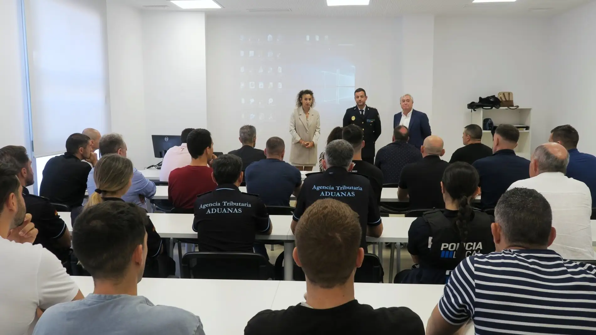 La Policía Local de Sant Antoni organiza en Ibiza una jornada junto al CNI "para mejorar la convivencia entre colectivos y religiones" 