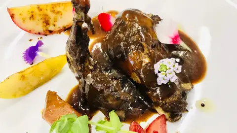 PERDIZ DE TIRO ESTOFADO CON FRUTA. PERDIZ DE TIRO ESTOFADO CON FRUTA.