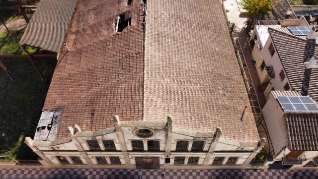Vecinos de Beneixama lanzan una campaña para captar 35.000 euros y renovar la cubierta del Taller Modernista Els Canets Vecinos de Beneixama lanzan una campaña para captar 35.000 euros y renovar la cubierta del Taller Modernista Els Canets