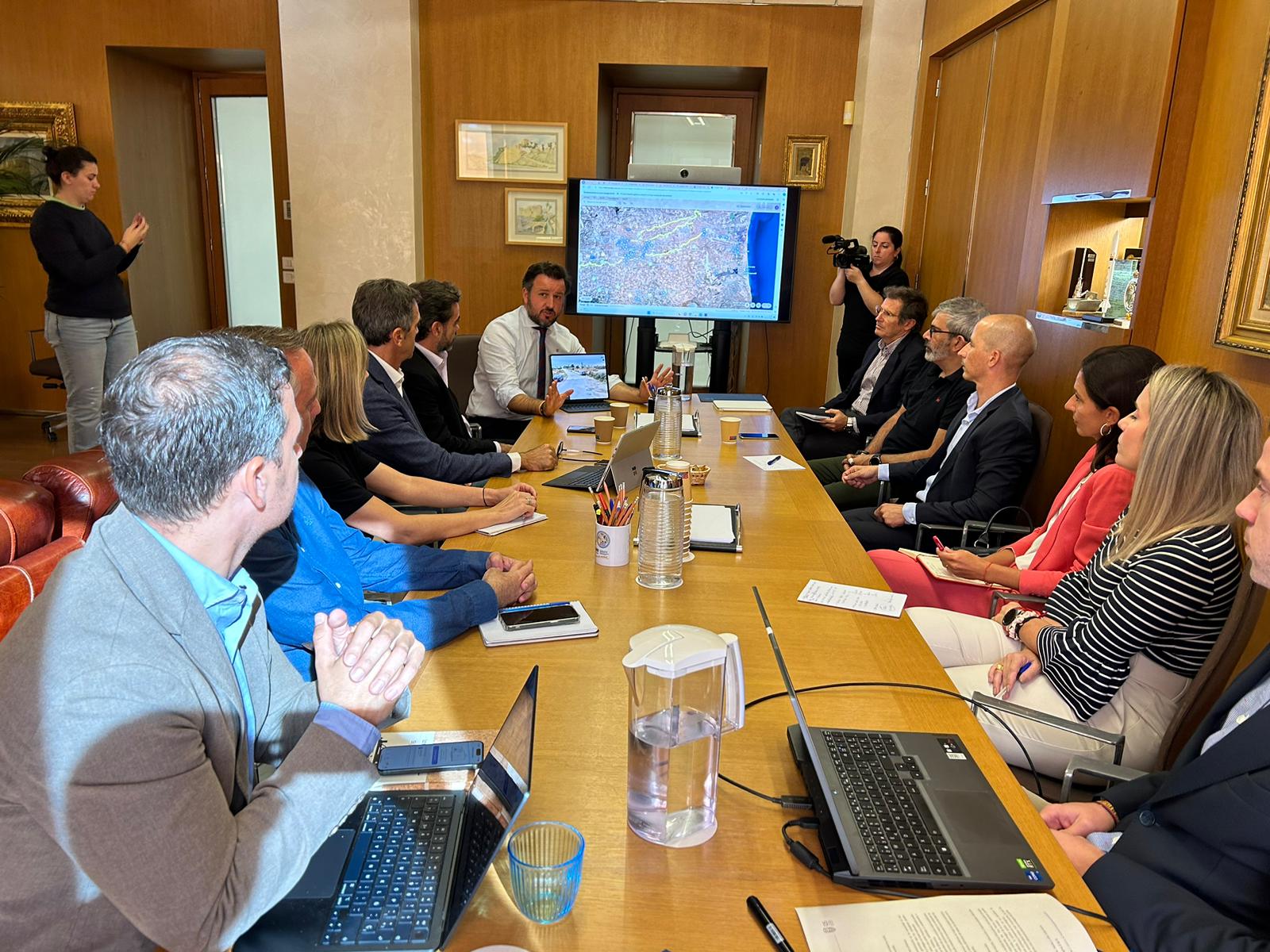 Elche comienza a trabajar con las operadoras de telefonía móvil para eliminar las zonas sin cobertura de las pedanías Elche comienza a trabajar con las operadoras de telefonía móvil para eliminar las zonas sin cobertura de las pedanías