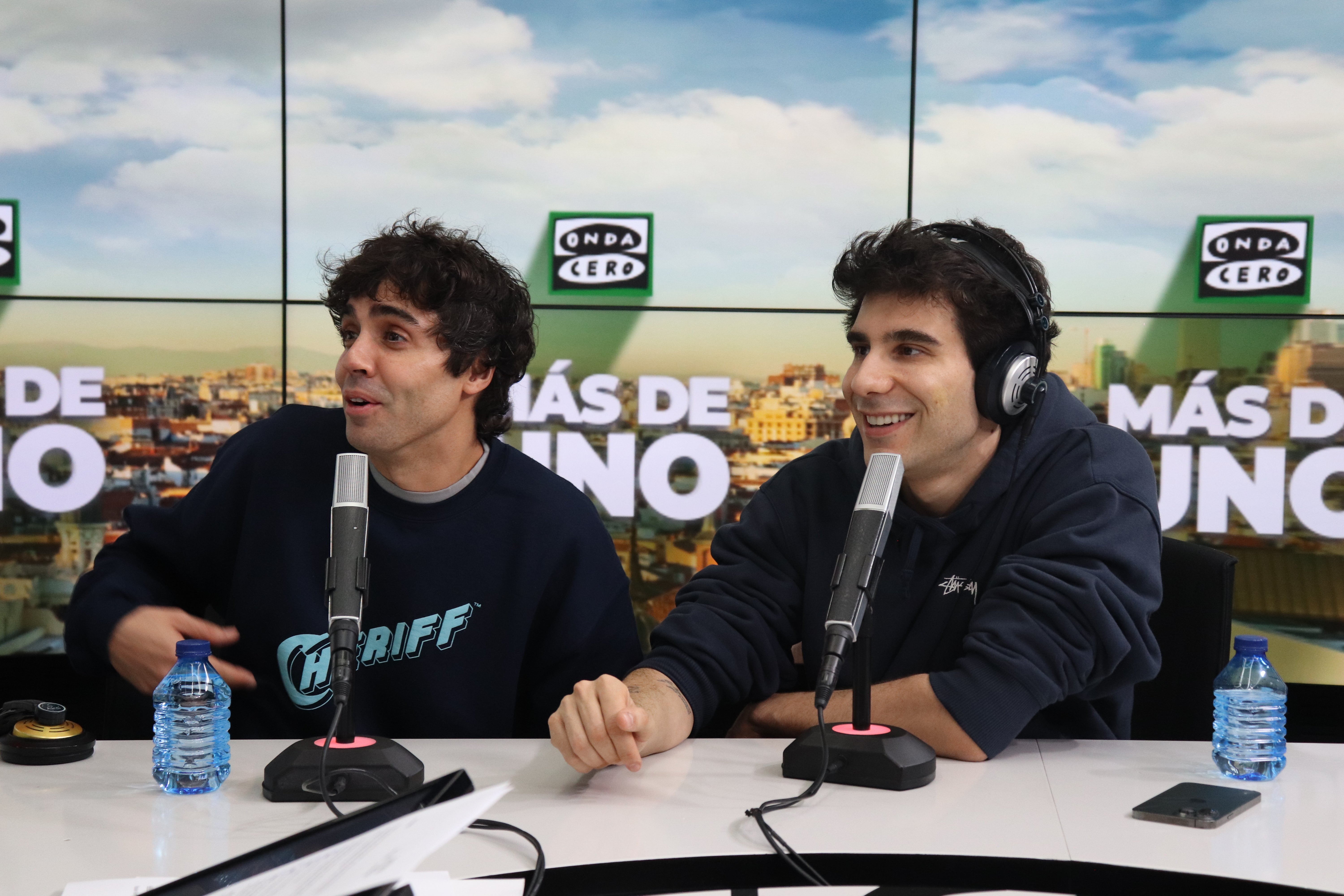 Los Javis, sobre 'La Mesías': "Es una serie llena de personajes, historias, de angustia, pero también de luminosidad" Los Javis, sobre 'La Mesías': "Es una serie llena de personajes, historias, de angustia, pero también de luminosidad"