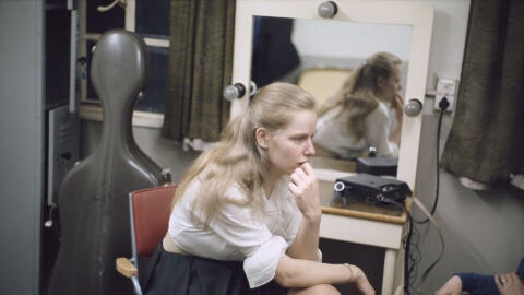 La cellista Jacqueline Du Pre en su espejo, en el a&ntilde;o 67