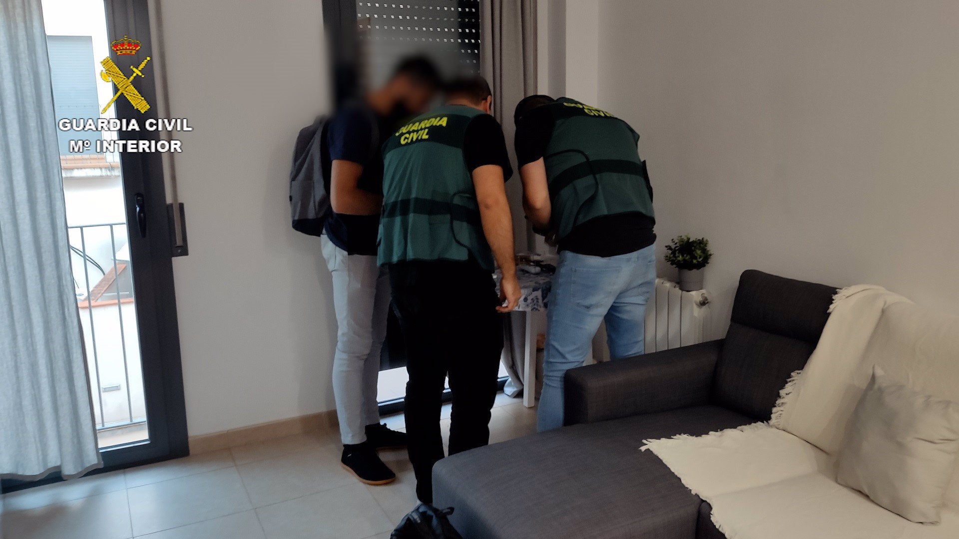 Seis detenidos por estafar más de 3 millones a clientes de banca online en una operación en Badajoz y otra provincias Seis detenidos por estafar más de 3 millones a clientes de banca online en una operación en Badajoz y otra provincias