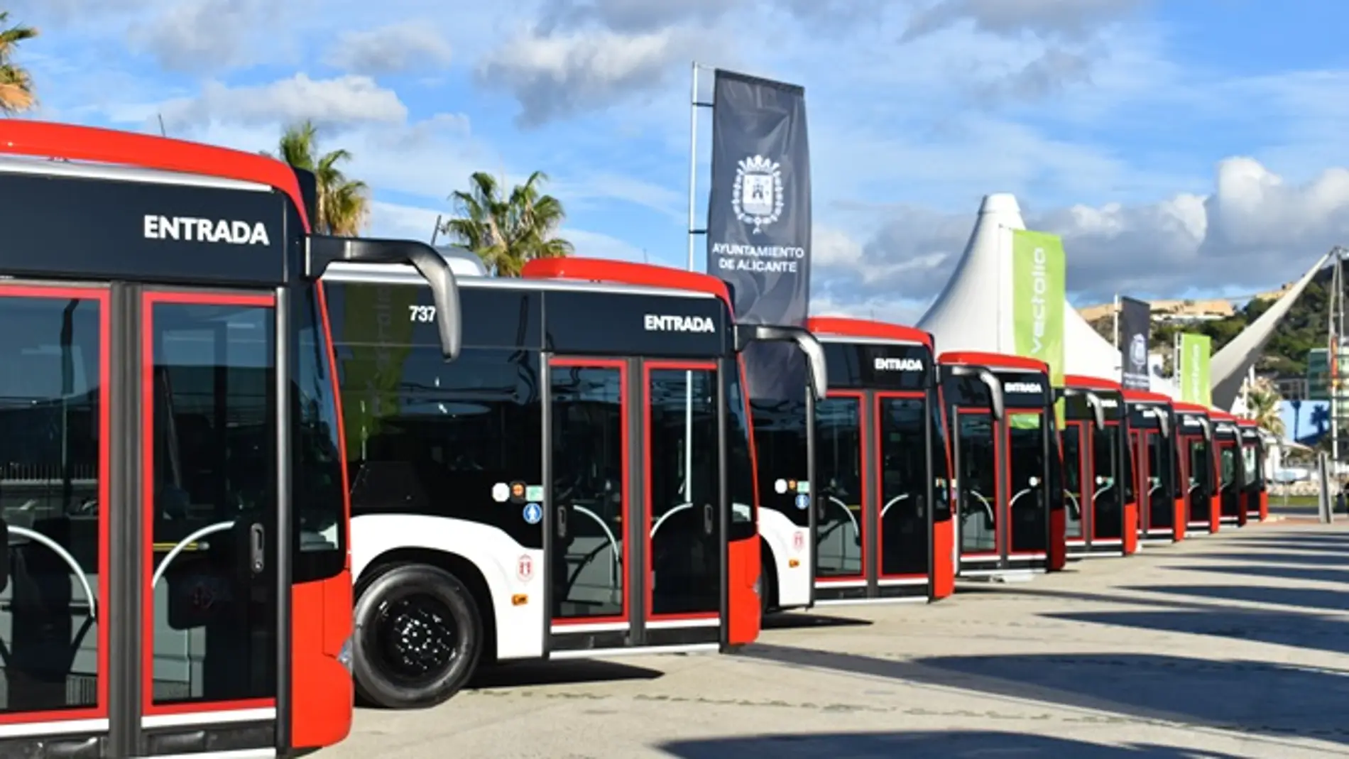 El Ayuntamiento y Vectalia incorporan el primer vehículo 0 emisiones al que le seguirán otros 19 antes de finalizar 2024