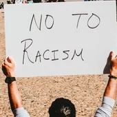 La UE denuncia que el 37 % de los negros residentes en España sufre racismo La UE denuncia que el 37 % de los negros residentes en España sufre racismo