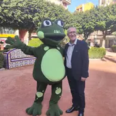 La rana del comercio oriolano animará las compras en los establecimientos de Orihuela La rana del comercio oriolano animará las compras en los establecimientos de Orihuela