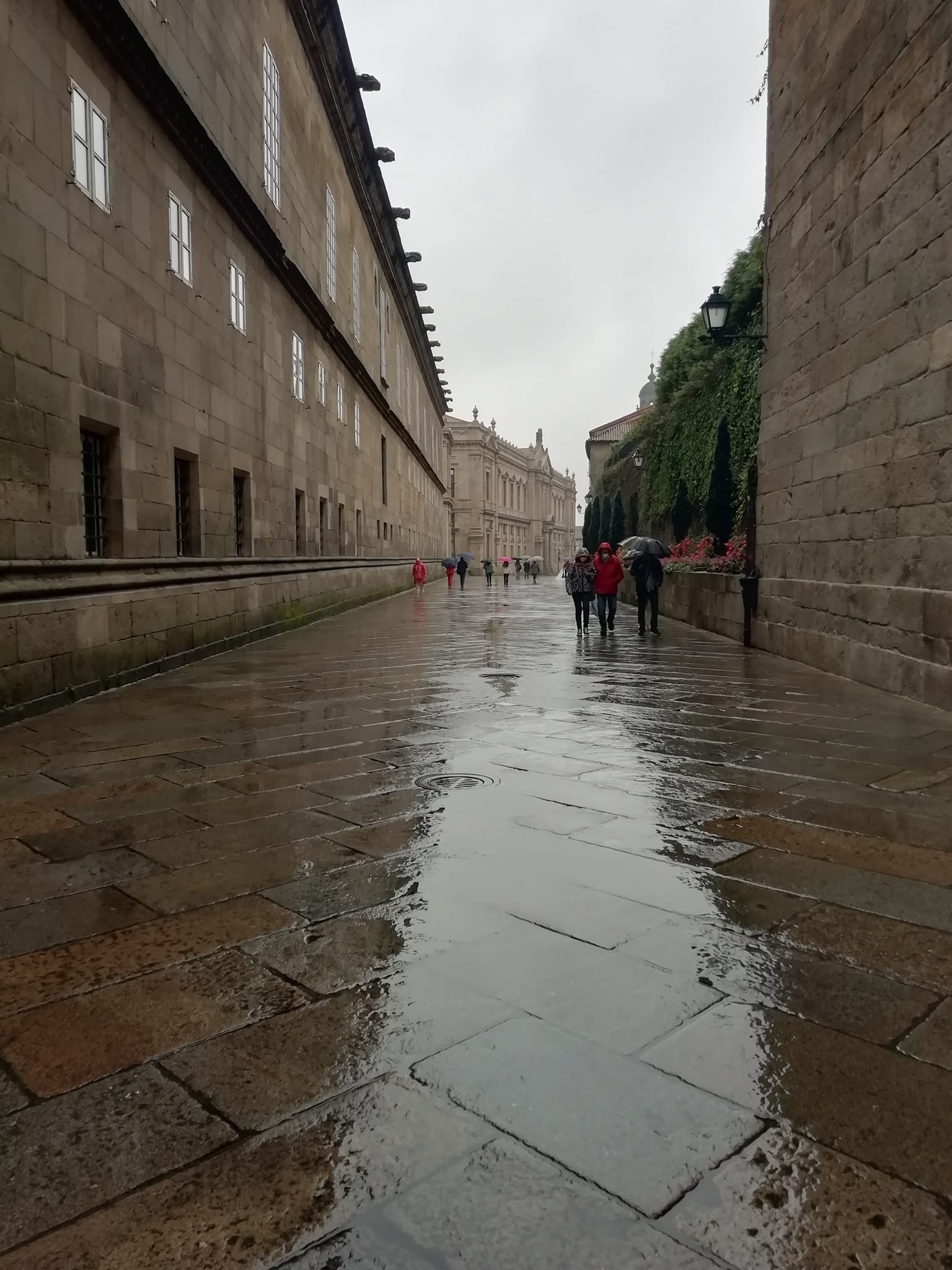 José Ángel Docobo, observatorio de la USC: "Es normal un otoño tan lluvioso cuando los primeros meses del año fueron secos, pero ya hemos superado las precipitaciones registradas otros años" José Ángel Docobo, observatorio de la USC: "Es normal un otoño tan lluvioso cuando los primeros meses del año fueron secos, pero ya hemos superado las precipitaciones registradas otros años"