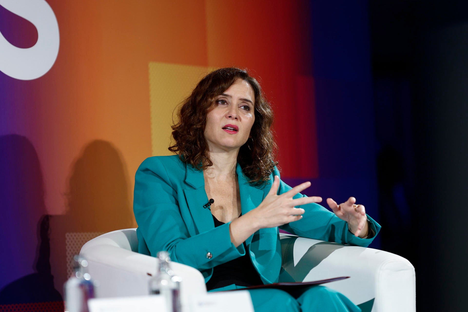 Isabel Díaz Ayuso critica el "siniestro pacto de la poltrona" de Sánchez y sus socios, quienes buscan "argentinizar" la economía Isabel Díaz Ayuso critica el "siniestro pacto de la poltrona" de Sánchez y sus socios, quienes buscan "argentinizar" la economía