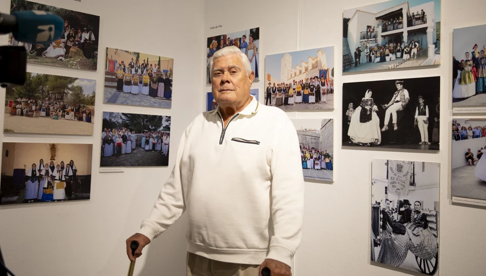 El musicólogo Gilberto Tur ha donado seis libros, un suplemento y medio centenar de cintas de música tradicional ibicenca El musicólogo Gilberto Tur ha donado seis libros, un suplemento y medio centenar de cintas de música tradicional ibicenca