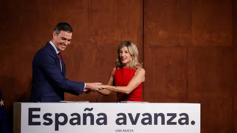 El presidente del Gobierno en funciones, Pedro Sánchez, y la líder de Sumar, Yolanda Díaz Qué pasa con la herencia universal de Sumar, tras el acuerdo con el PSOE
