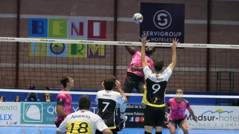 Lamb pide a sus hombres del Servigroup Benidorm que no se confíen ante el CUV Lamb pide a sus hombres del Servigroup Benidorm que no se confíen ante el CUV