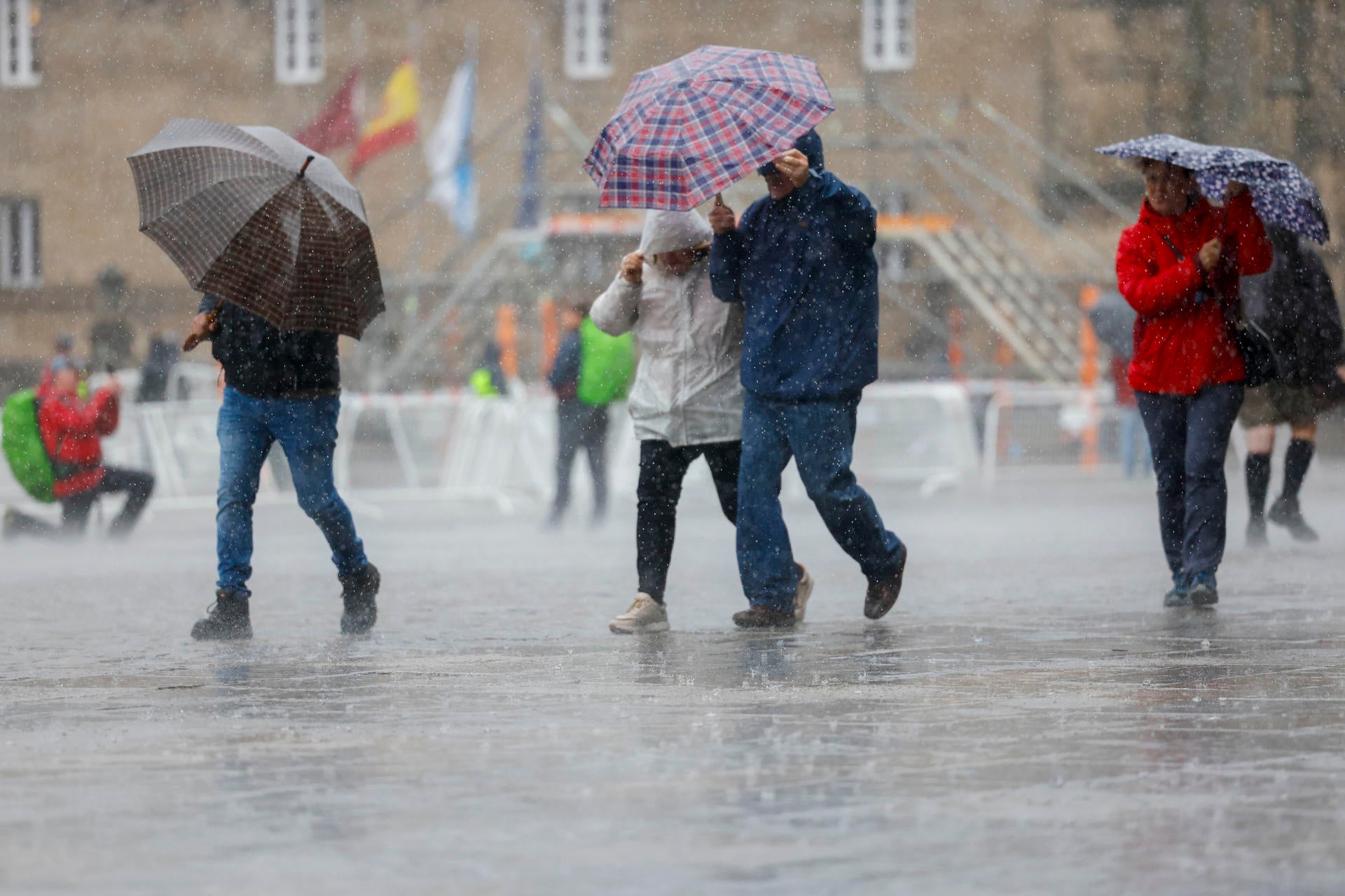La borrasca 'Celine' mantendrá en alerta amarilla por lluvias a nueve provincias este domingo La borrasca 'Celine' mantendrá en alerta amarilla por lluvias a nueve provincias este domingo