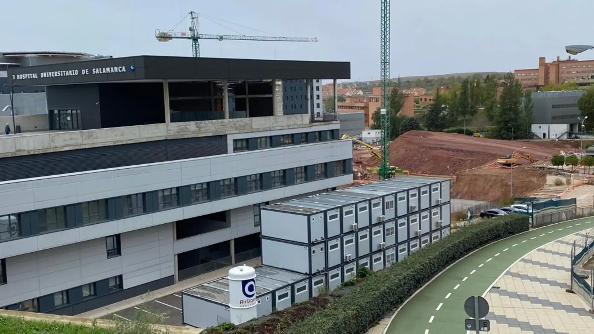 Parte del nuevo Hospital Universitario de Salamanca, junto a la zona en la que se instalará el futuro edificio
