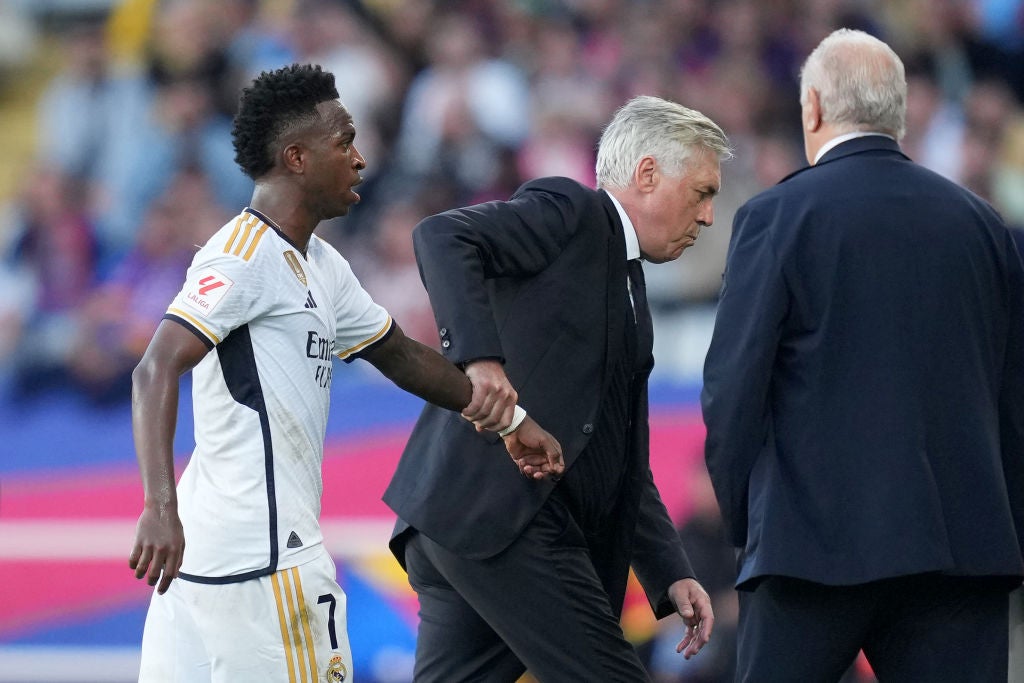 LaLiga detecta insultos racistas contra Vinicius en El Clásico LaLiga detecta insultos racistas contra Vinicius en El Clásico