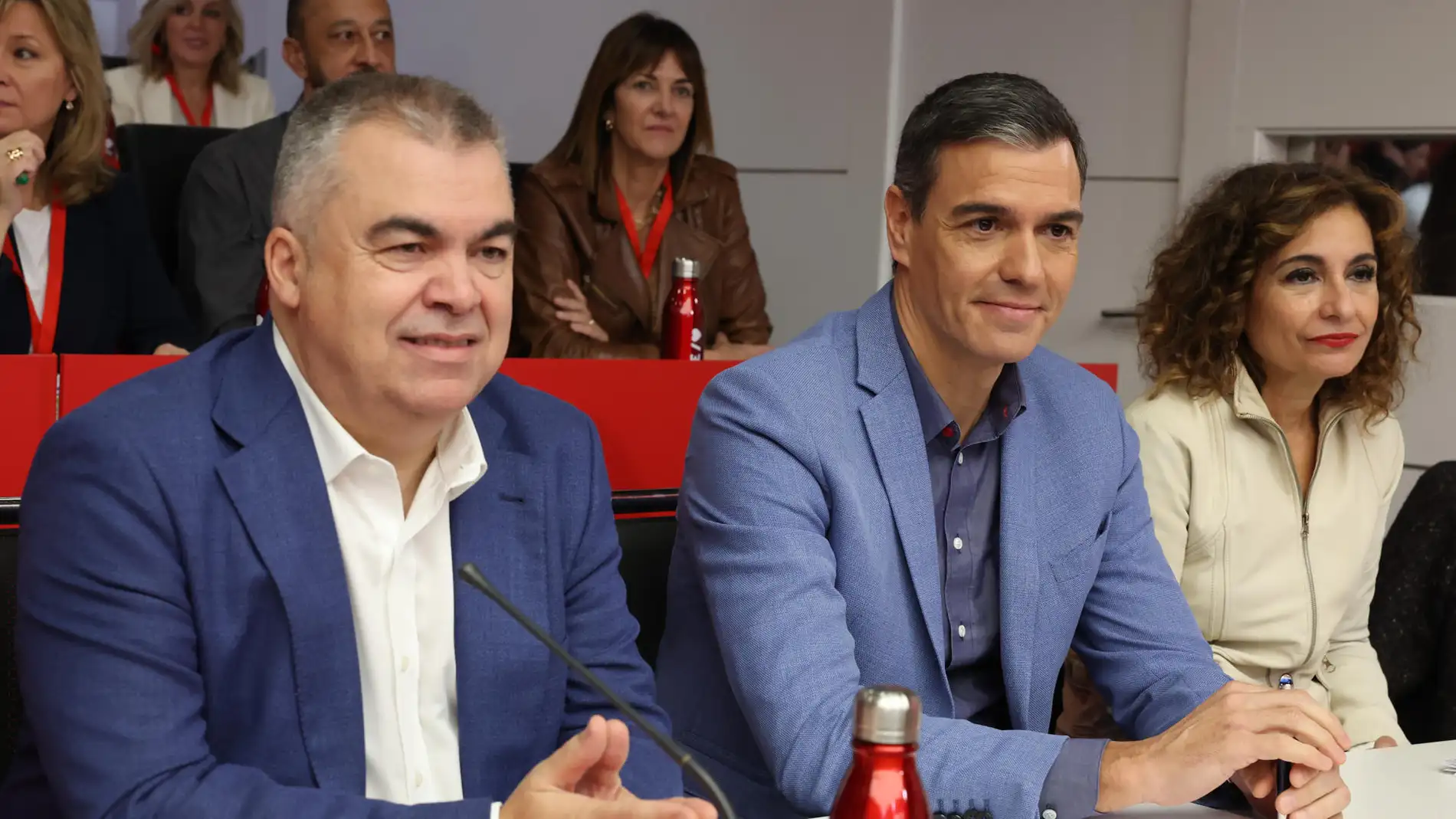 Santos Cerdán, Pedro Sánchez y María Jesús Montero durante el Comité Federal del PSOE