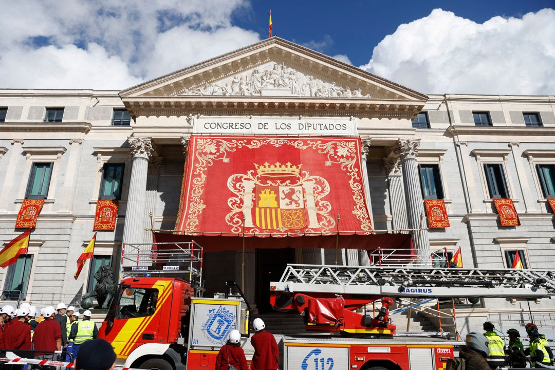 Madrid se viste de gala para la jura de la princesa Leonor: pantallas gigantes, música y dulces Madrid se viste de gala para la jura de la princesa Leonor: pantallas gigantes, música y dulces
