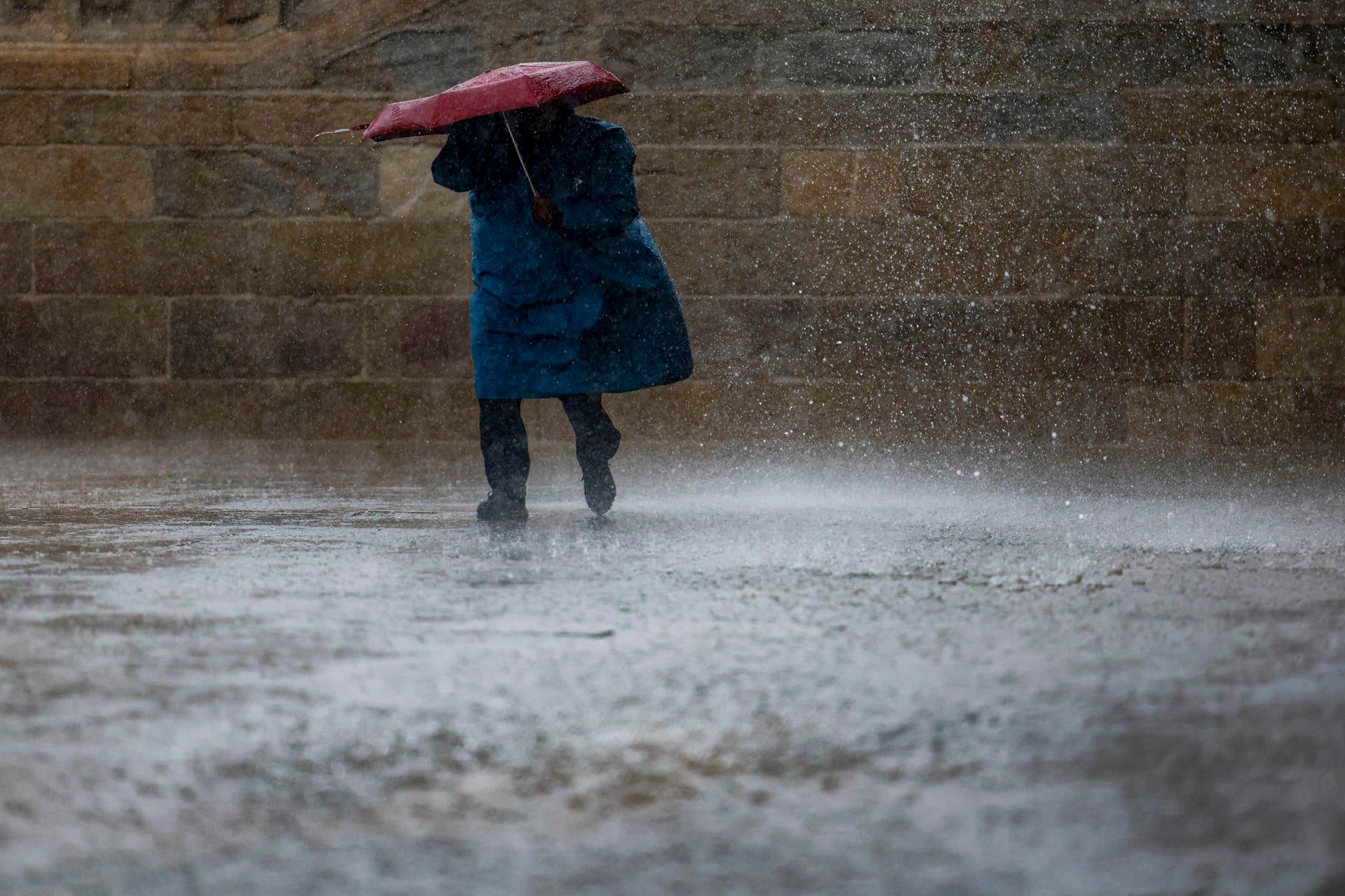 La AEMET alerta de la llegada de una ciclogéneis explosiva en el día de Todos los Santos: qué es y a qué provincias afectará más La AEMET alerta de la llegada de una ciclogéneis explosiva en el día de Todos los Santos: qué es y a qué provincias afectará más