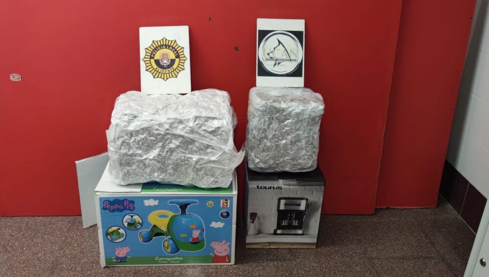 Las cajas donde iba la marihuana en cogollos 