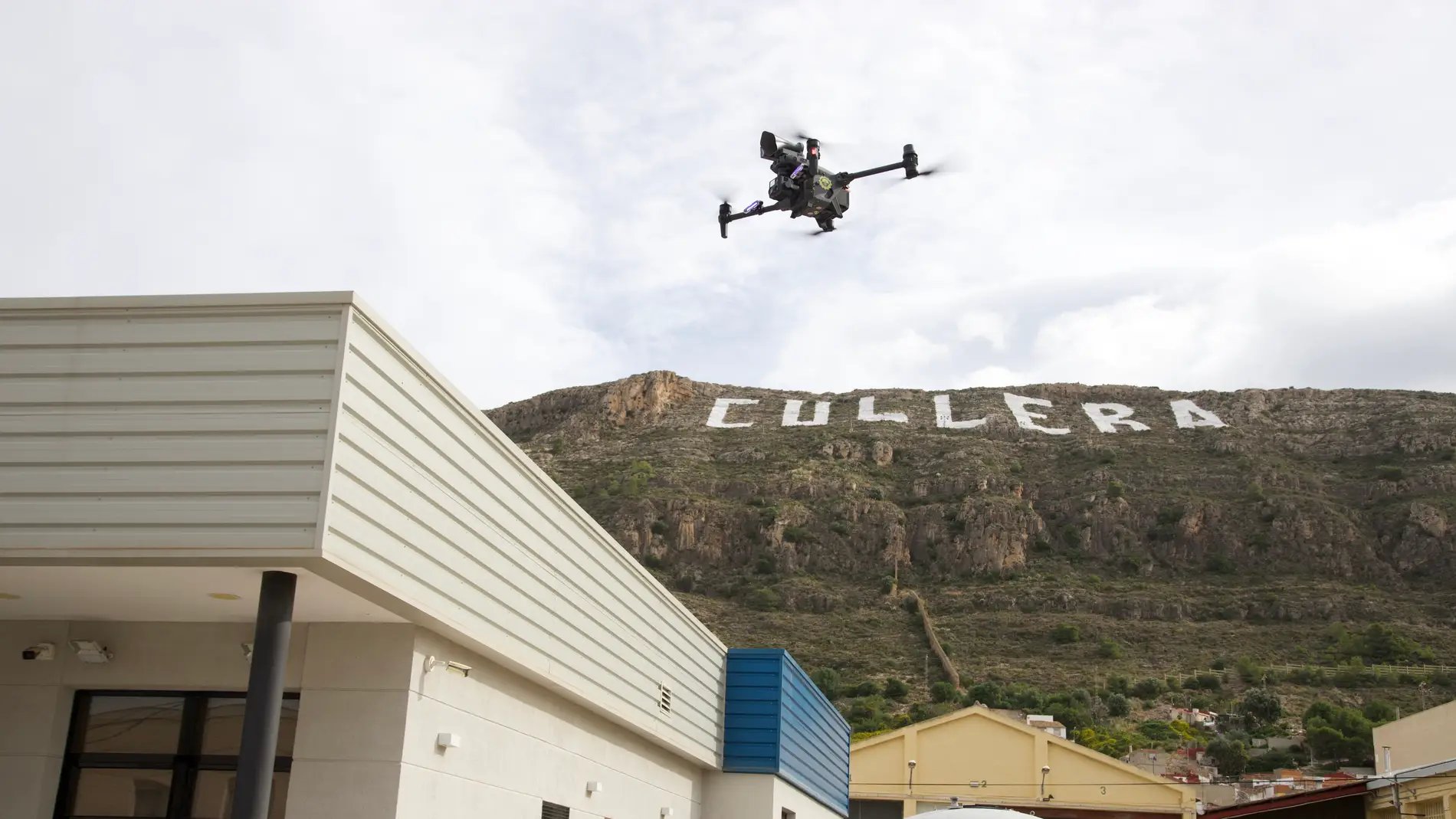 Cullera incorpora un dron de última tecnología en las labores de vigilancia en los campos