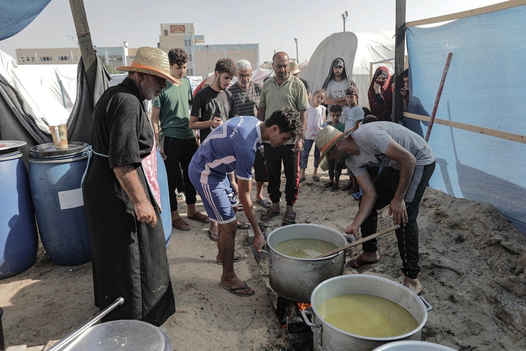 Médicos Sin Fronteras denuncia la escasez de comida y agua en Gaza: "Empieza a haber una gran tensión en la propia sociedad" Médicos Sin Fronteras denuncia la escasez de comida y agua en Gaza: "Empieza a haber una gran tensión en la propia sociedad"