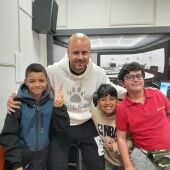 Los "pelayines curiosos" Jorge, Adán y Liam entrevista a Miguel Ángel Ramírez