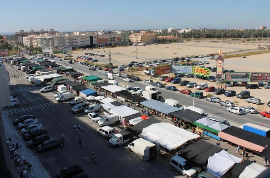 El mercadillo del Martínez Valero vuelve con novedades El mercadillo del Martínez Valero vuelve con novedades