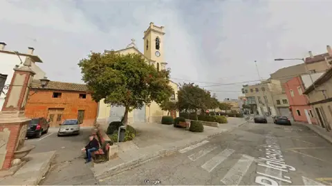Imagen actual de la plaza de la Iglesia de Horno de Alcedo obras