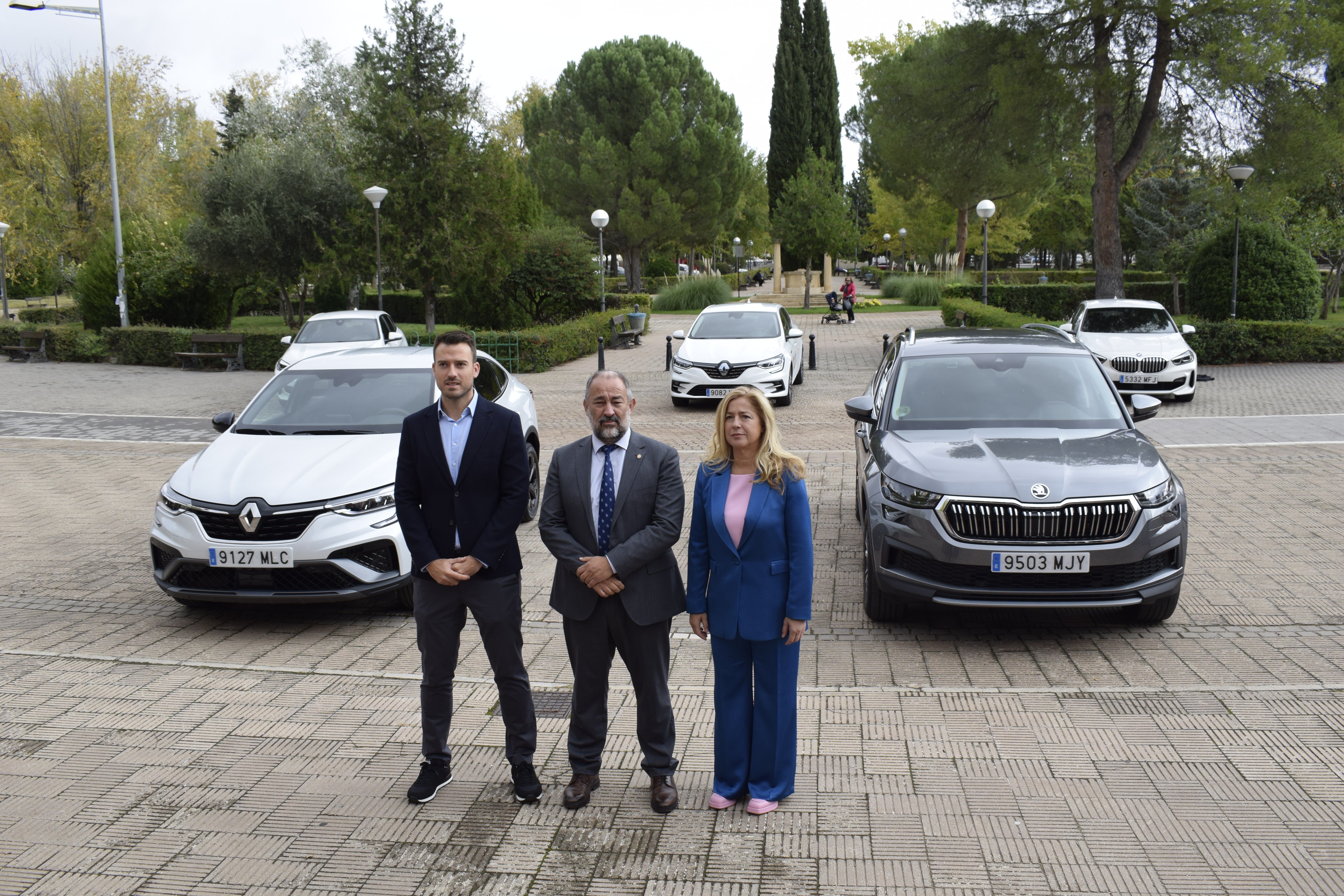 La UCLM presenta sus vehículos institucionales en colaboración del Grupo Maor La UCLM presenta sus vehículos institucionales en colaboración del Grupo Maor