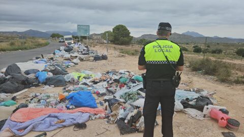 Más de 220 toneladas de residuos en 83 vertederos incontrolados de San Vicente del Raspeig