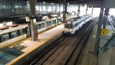El consejero de Fomento urge al Ayuntamiento de Oviedo a reordenar accesos a la instalación ferroviaria El consejero de Fomento urge al Ayuntamiento de Oviedo a reordenar accesos a la instalación ferroviaria