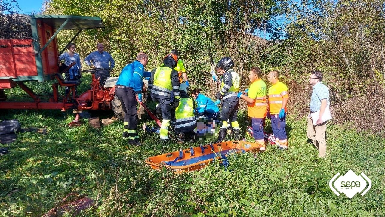 Herido de consideración al quedar bajo la rueda de un tractor Herido de consideración al quedar bajo la rueda de un tractor