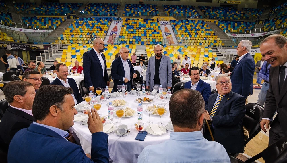 Autoridades presentan los detalles de la reforma del Estadio de Gran Canaria con el que la isla optará a sede del Mundial 2030 Autoridades presentan los detalles de la reforma del Estadio de Gran Canaria con el que la isla optará a sede del Mundial 2030