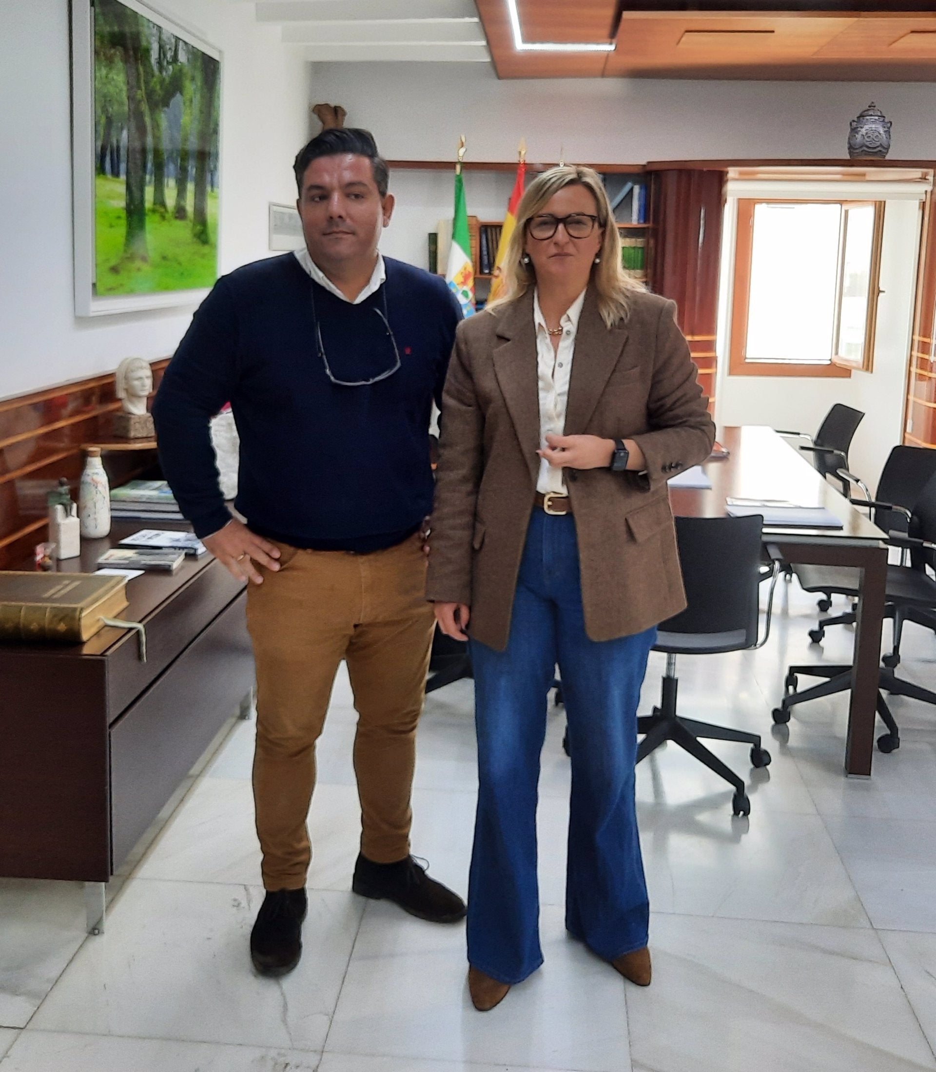 Cruz Roja entrega en la Asamblea una carta invitando a los políticos a visitar de forma privada el centro de migrantes de Mérida Cruz Roja entrega en la Asamblea una carta invitando a los políticos a visitar de forma privada el centro de migrantes de Mérida