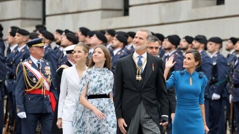 La Princesa Leonor, la Infanta Sofía, El Rey Felipe y la Reina Letizia durante el acto de jura de la Constitución