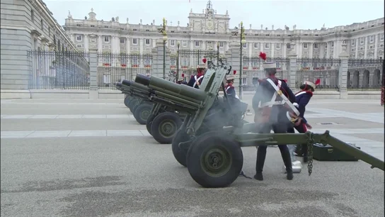 Veintiún cañonazos a la llegada al Palacio Real Veintiún cañonazos a la llegada al Palacio Real
