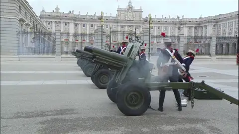 Veintiún cañonazos a la llegada al Palacio Real Veintiún cañonazos a la llegada al Palacio Real
