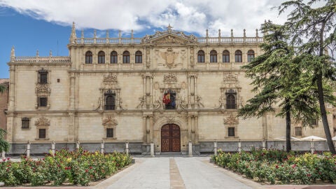 La fachada de la Universidad de Alcal&aacute; 