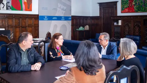 Luis Menor comprométese co futuro da Escola de Enfermería no Campus de Ourense Luis Menor comprométese co futuro da Escola de Enfermería no Campus de Ourense