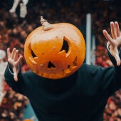 Persona disfrazada en Halloween