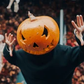 Persona disfrazada en Halloween Persona disfrazada en Halloween