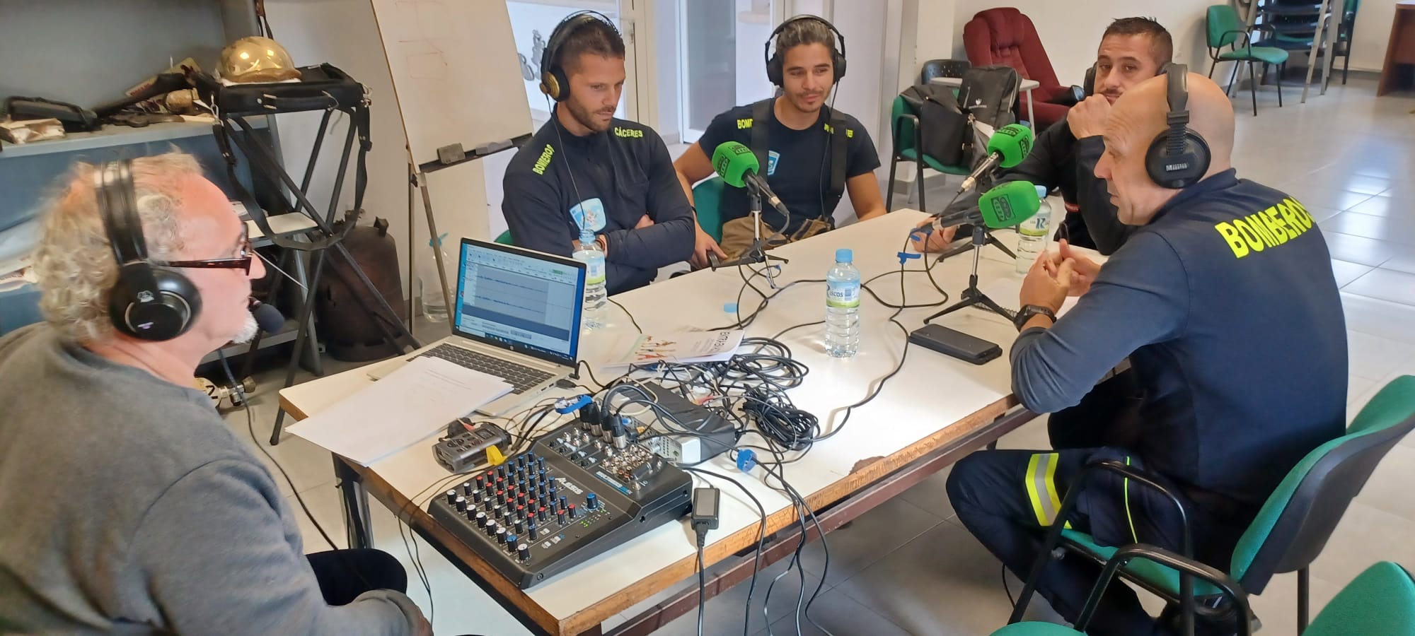 Especial Diputación en la Onda desde el parque de bomberos de Plasencia Especial Diputación en la Onda desde el parque de bomberos de Plasencia