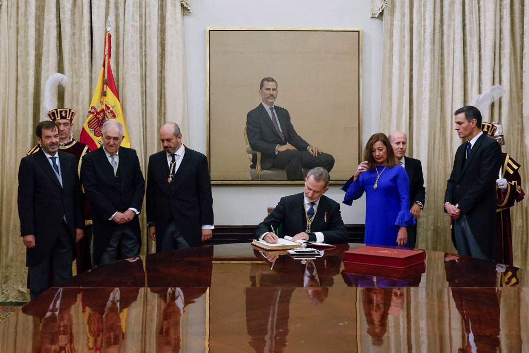 Este es el mensaje que el rey Felipe VI ha dejado en el Libro de Honor del Congreso Este es el mensaje que el rey Felipe VI ha dejado en el Libro de Honor del Congreso