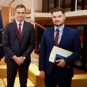 Gabriel Rufián, portavoz de ERC en el Congreso, en una imagen de archivo junto a Pedro Sánchez y Félix Bolaños/ EFE/ Javier Lizón Gabriel Rufián, portavoz de ERC en el Congreso, en una imagen de archivo junto a Pedro Sánchez y Félix Bolaños/ EFE/ Javier Lizón